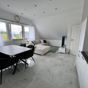 RelaxDays-Apartments 3 GARTEN und POOL-Mitbenutzung, kostenloser Parkplatz, kontaktloser CheckIn, WiFi mit SmartTV